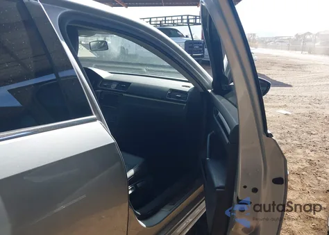 2017 Volkswagen Passat 1.8T R-Line из США, поврежденный, VIN 1VWDT7A36HC021503